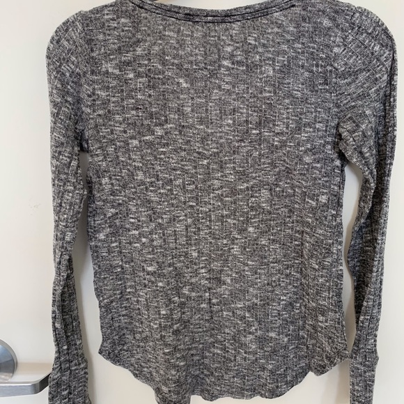 Abercrombie and Fitch long sleeve very soft - Picture 3 of 3
